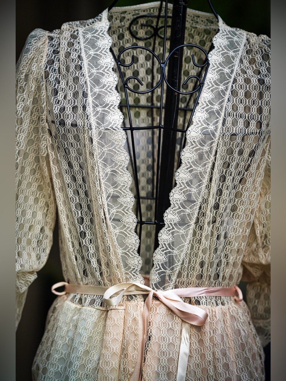 Vintage 1970s Peach Lace Duster & Slip Set | Romantic Peignoir Medium - Picture 4 of 5